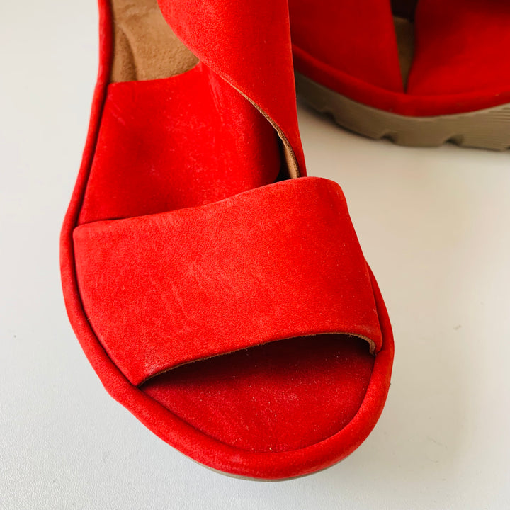 Clark’s Women’s Clarene Glamour Red Suede Wedge Sandal Size 6.5 NEW