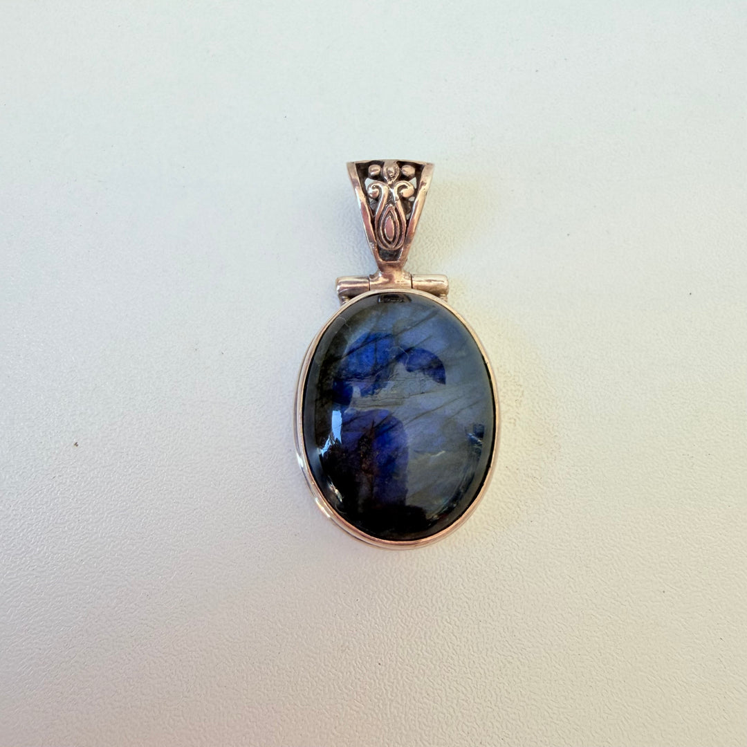 Sterling Silver Handcrafted Oval Laborite Pendent