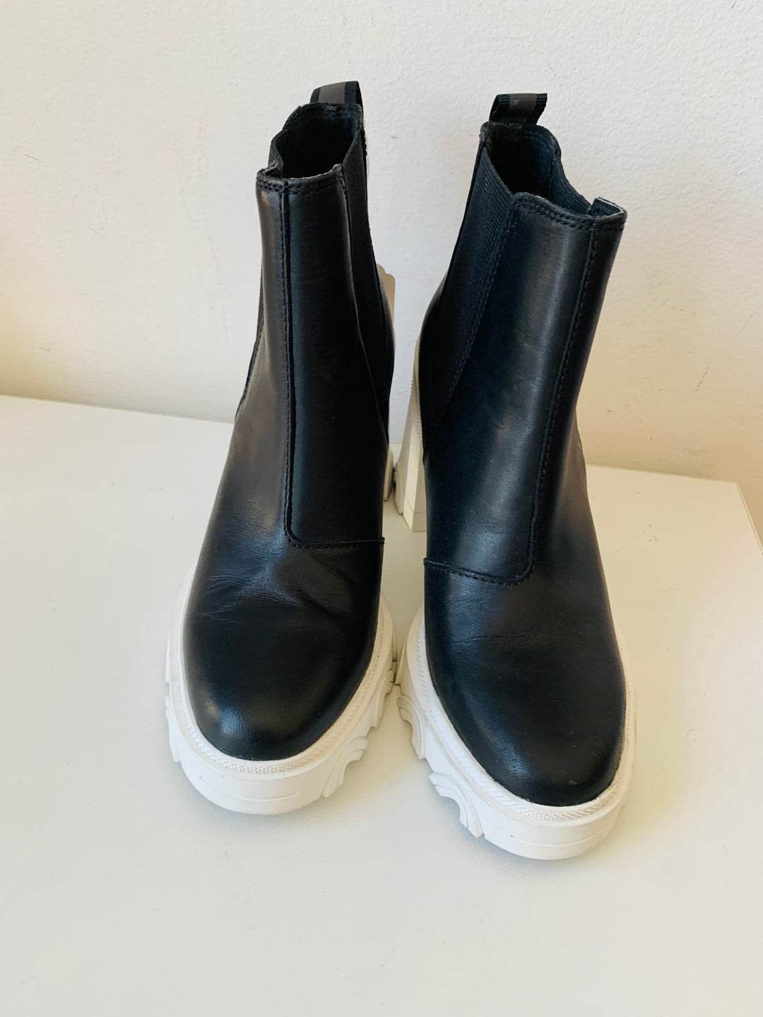 Sorel Brex Heel Chelsea Boots Size 6.5
