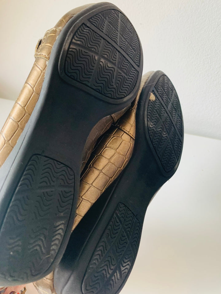 Karen Scott Gold Metallic Croc Embossed Slip On Shoes Size 7