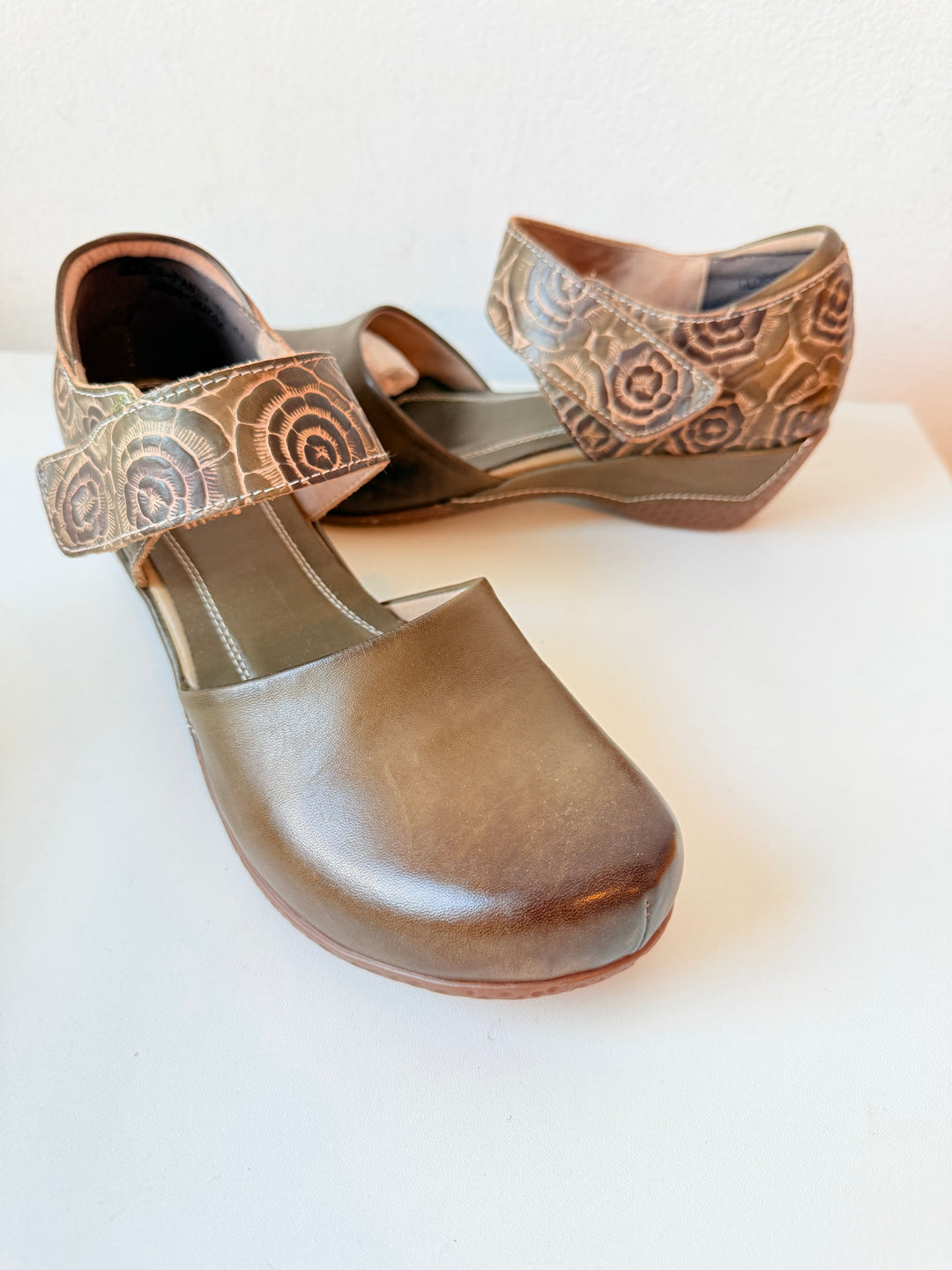 L’Artiste By Spring Step Gloss Pansy Embellised Floral Strap Mary Jane Shoes Size 41 In Olive