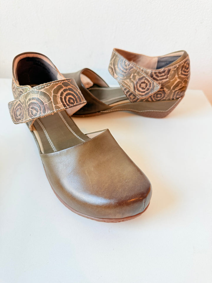 L’Artiste By Spring Step Gloss Pansy Embellised Floral Strap Mary Jane Shoes Size 41 In Olive