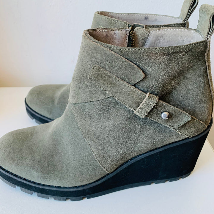 Eileen Fisher Grey Suede Tinker Wedge Bootie Size 9.5