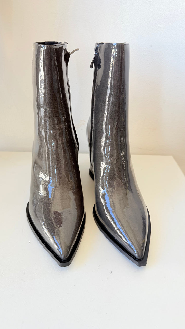 DKNY Beale Wedge Boots Iris Liquid Patent Charcoal Size 11 New in Box