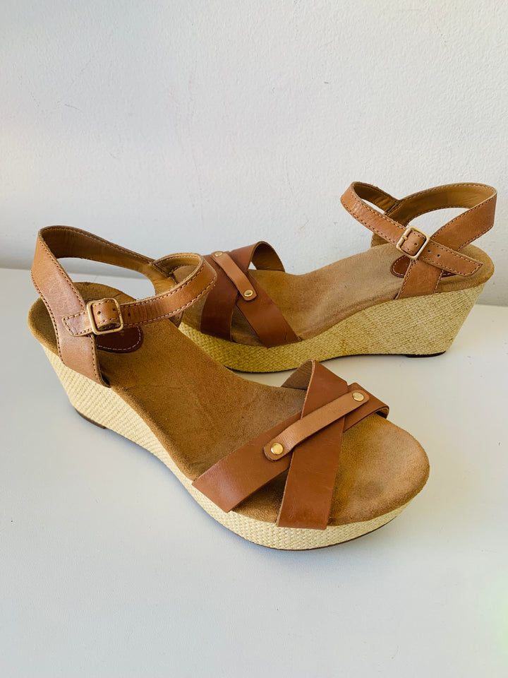 Clark’s Tan Leather Wedge Sandals Size 7.5