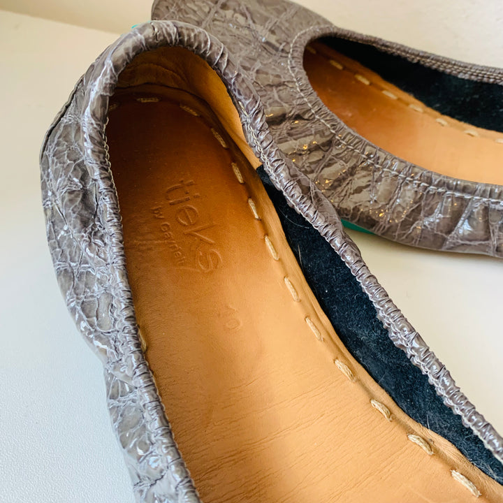 TIEKS Grey Patent Croc Embossed Foldable Ballet Flats Size 10