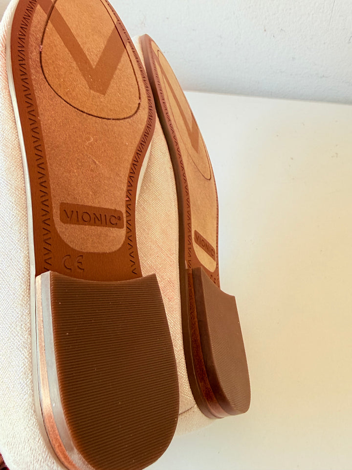 Vionic Willa II In Light Silver Shimmer Mettalic Size 6 Wide New