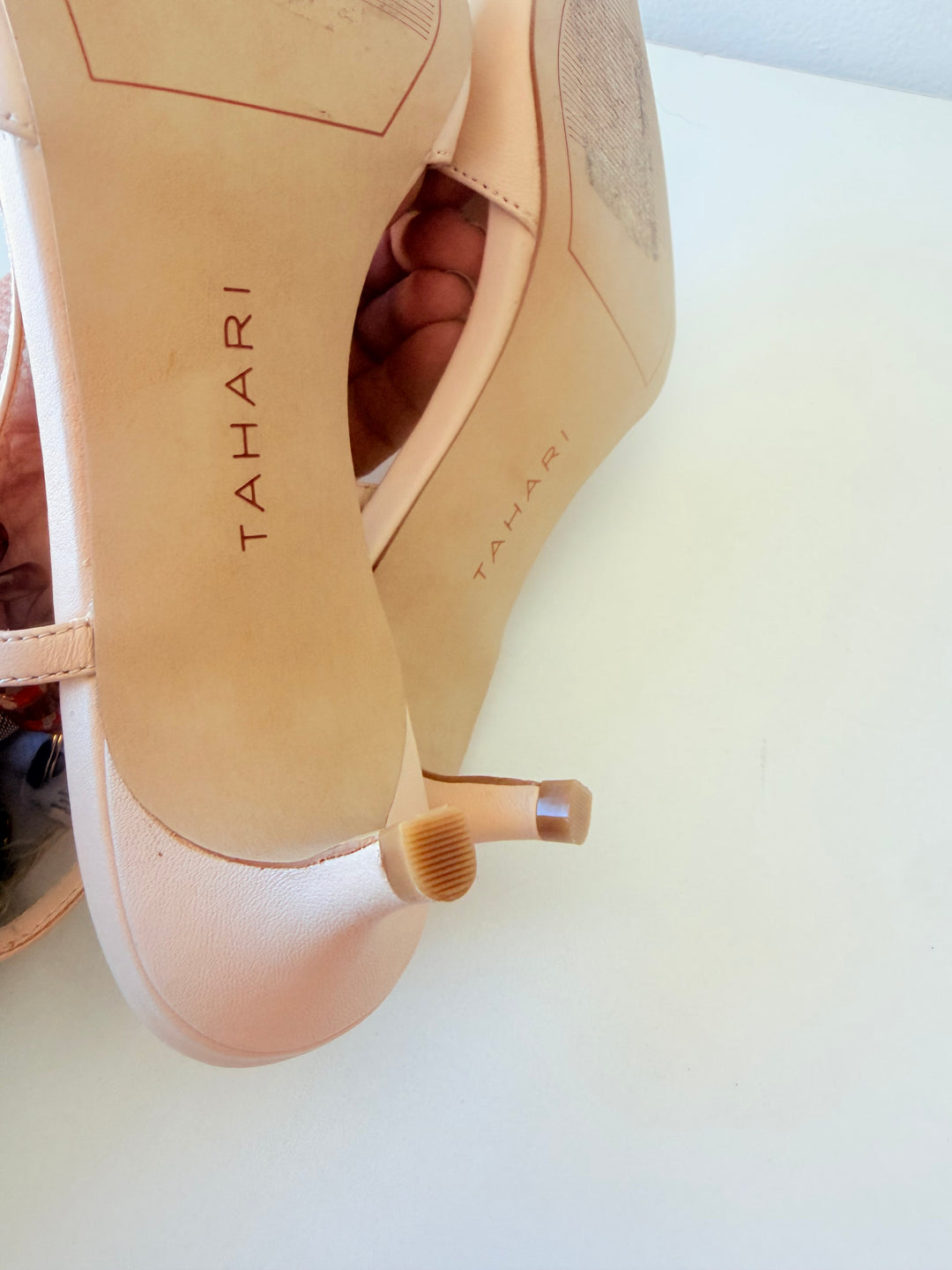 Tahari Cream Leather Pointed Toe Slingback Kitten Heel Pumps Size 7