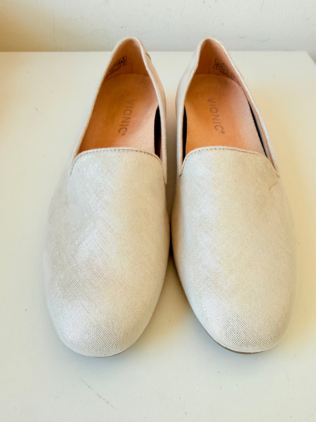 Vionic Willa II In Light Silver Shimmer Mettalic Size 6 Wide New
