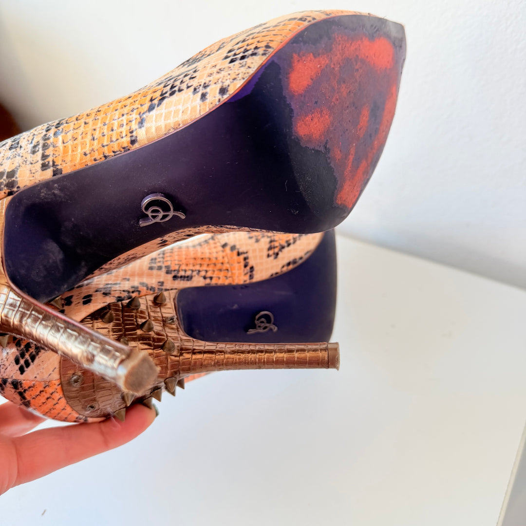 Rachel Roy Miyang Pointed Toe Spiked Pumps Size 9