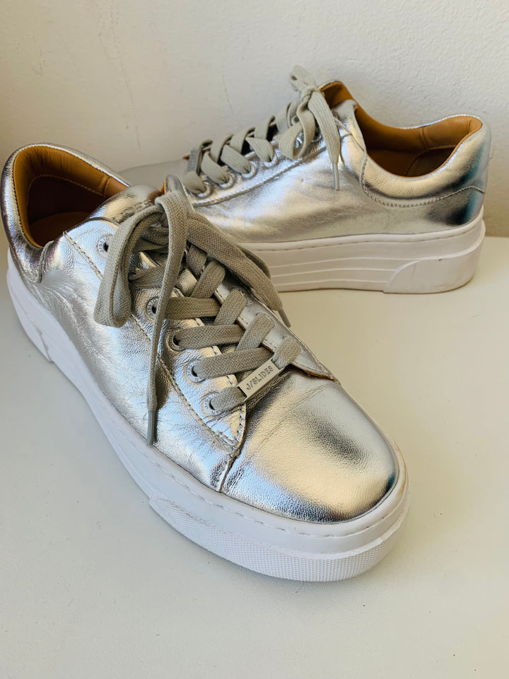J/Slides Amanda silver Leather Sneakers Size 8.5