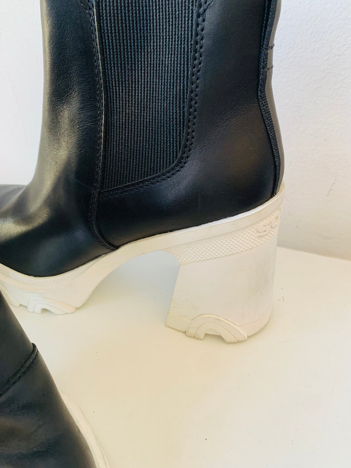Sorel Brex Heel Chelsea Boots Size 6.5