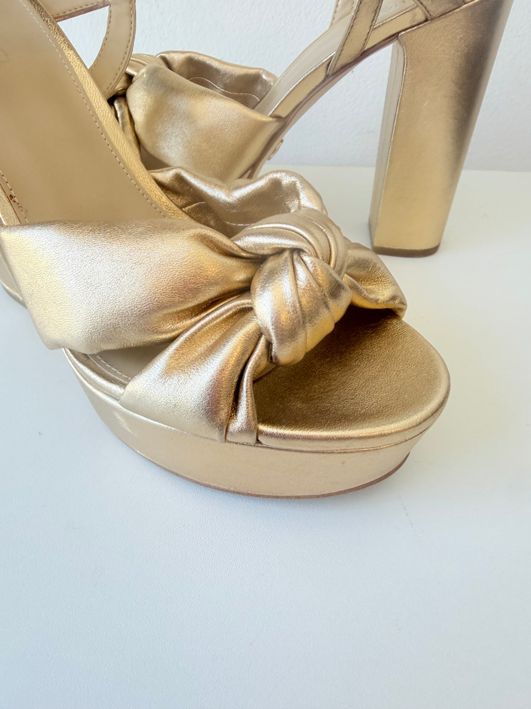 Michael Michael Kors Josie Gold Metallic Leather Knot Platform Open Toe Sandals Size 8