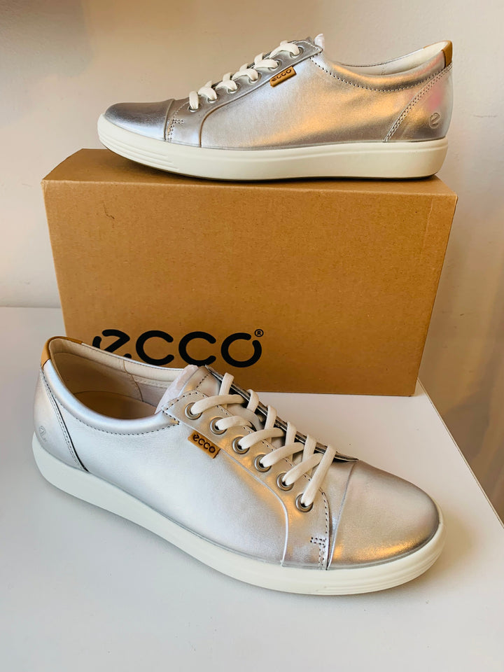 Ecco Super Soft Leather Silver Metallic Lace Up Sneakers NIB Size 41 (US size 10-10.5)