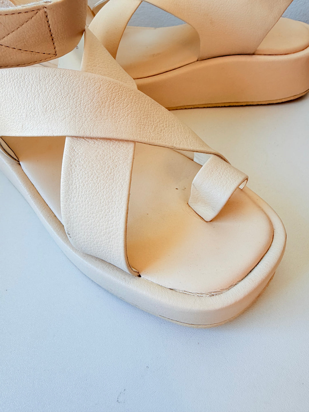 Anthropologie Toe Looped Gladiator Sandals in Cream White Size 6