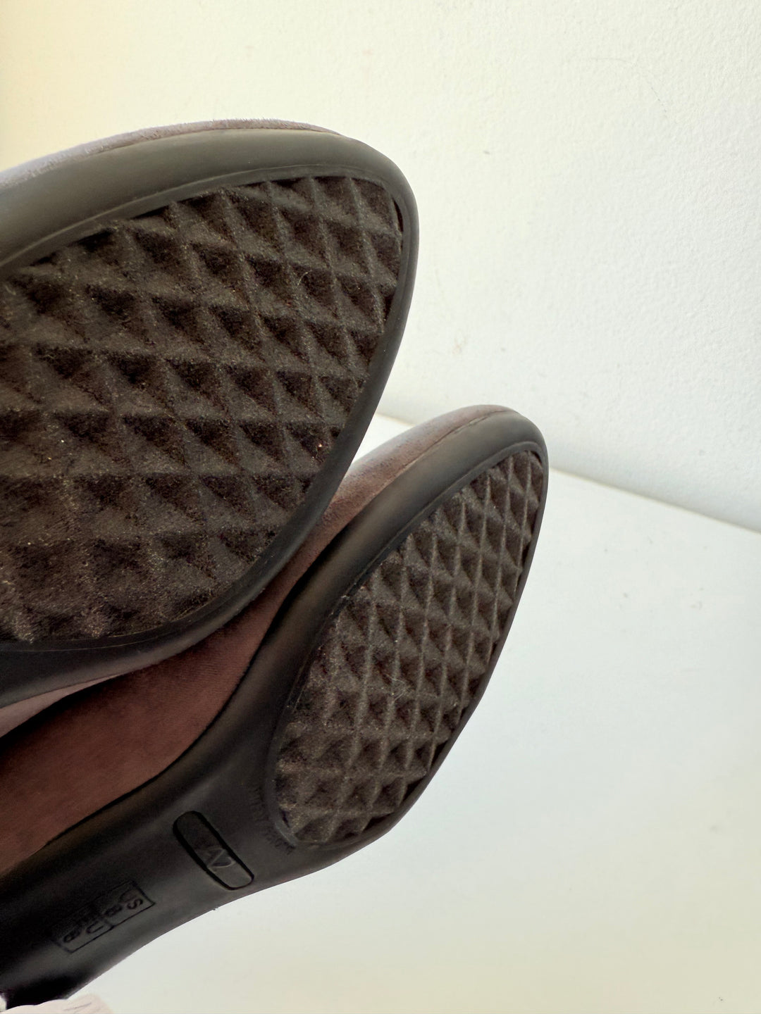 A2 By Aerosoles Grey Suede Pumps Size 8
