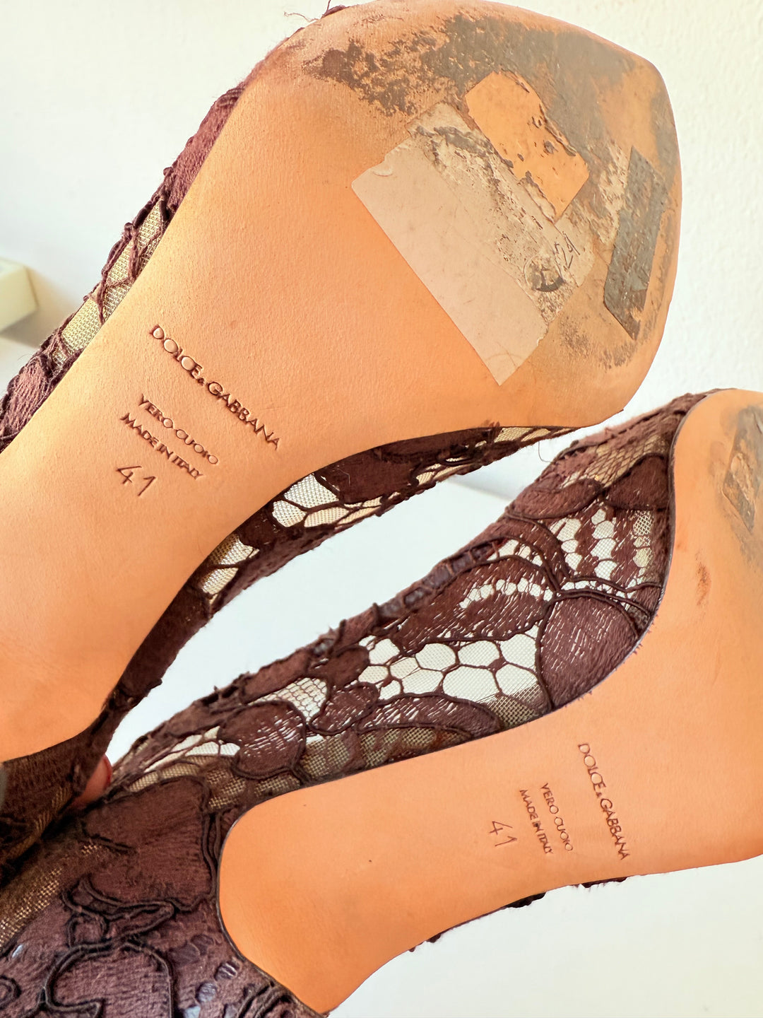 Dolce & Gabbana Taormina Burgundy Lace Pumps With Swarovski Crystal Brooch Detailing  Size 41