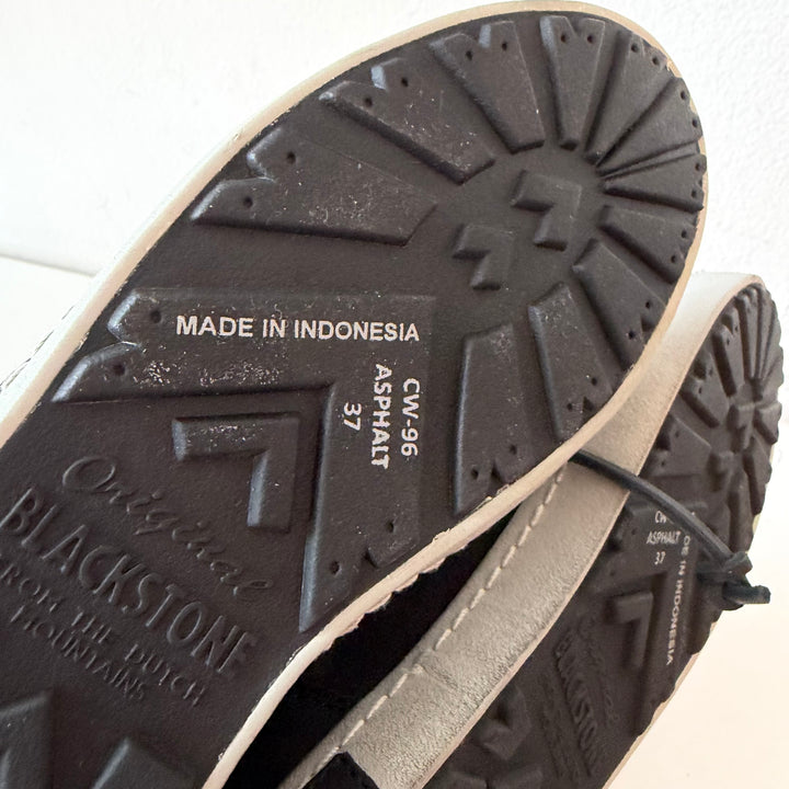 Blackstone ICON Emily CW96 Asphalt Sheepskin Boots Size 37