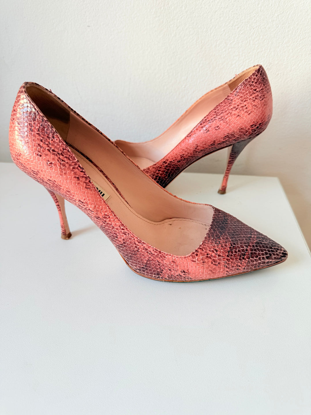 Miu Miu Ayers Pink Camellia Snakeskin Pointed Toe Pumps Size 38