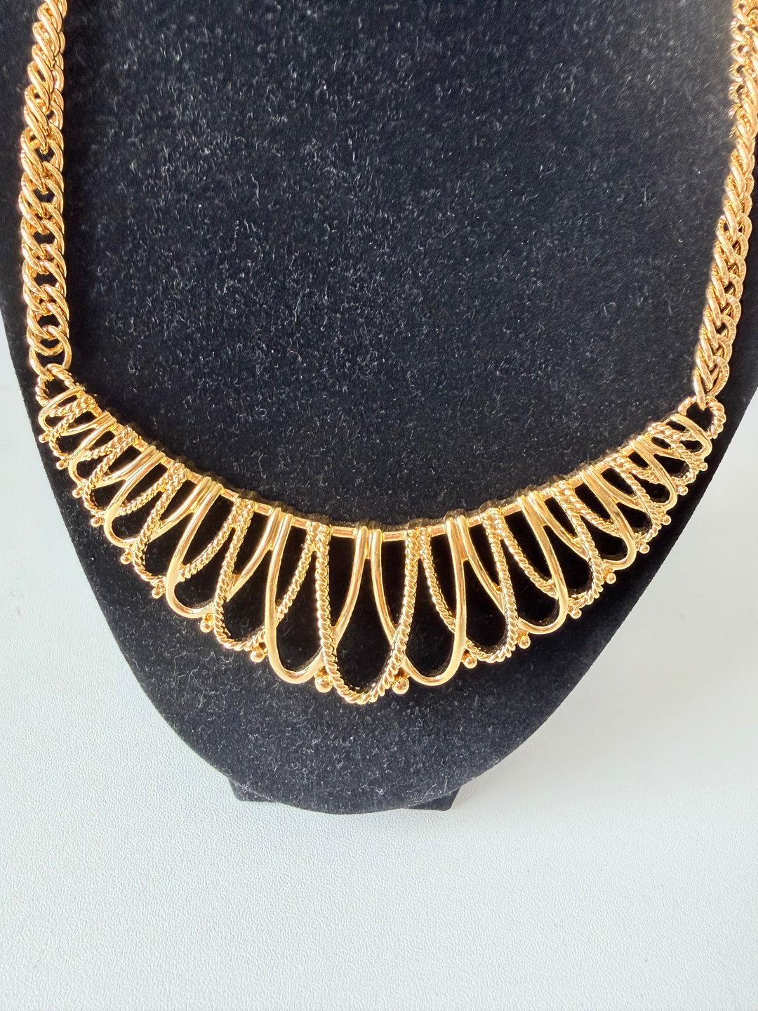 Vintage Avon Gold Tone Necklace