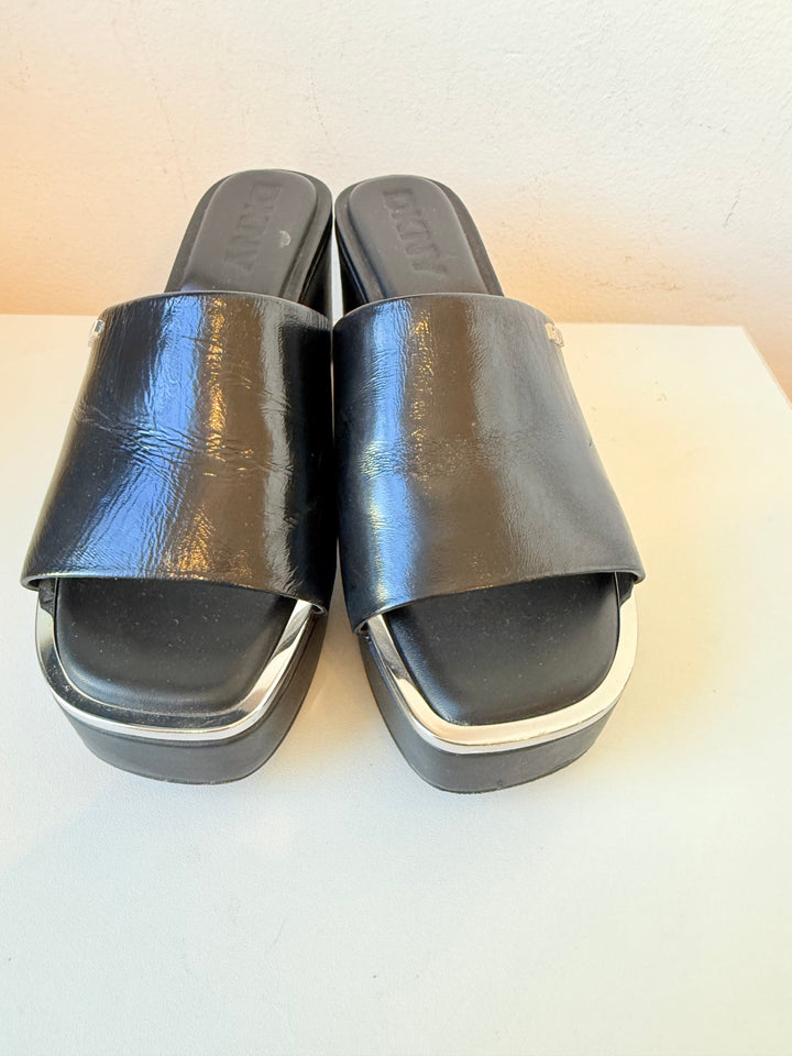 DKNY Desirae Platform Sandal In Black Leather Size 8.5
