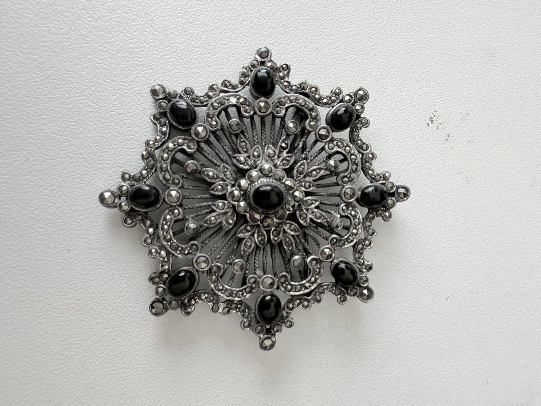 Vintage Rhinestone in Silver Brooch