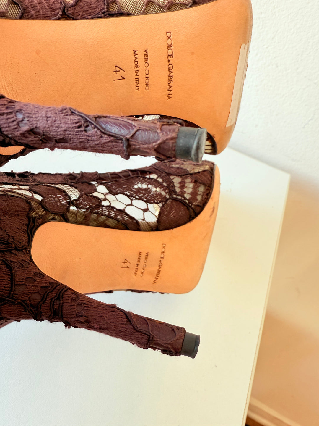 Dolce & Gabbana Taormina Burgundy Lace Pumps With Swarovski Crystal Brooch Detailing  Size 41