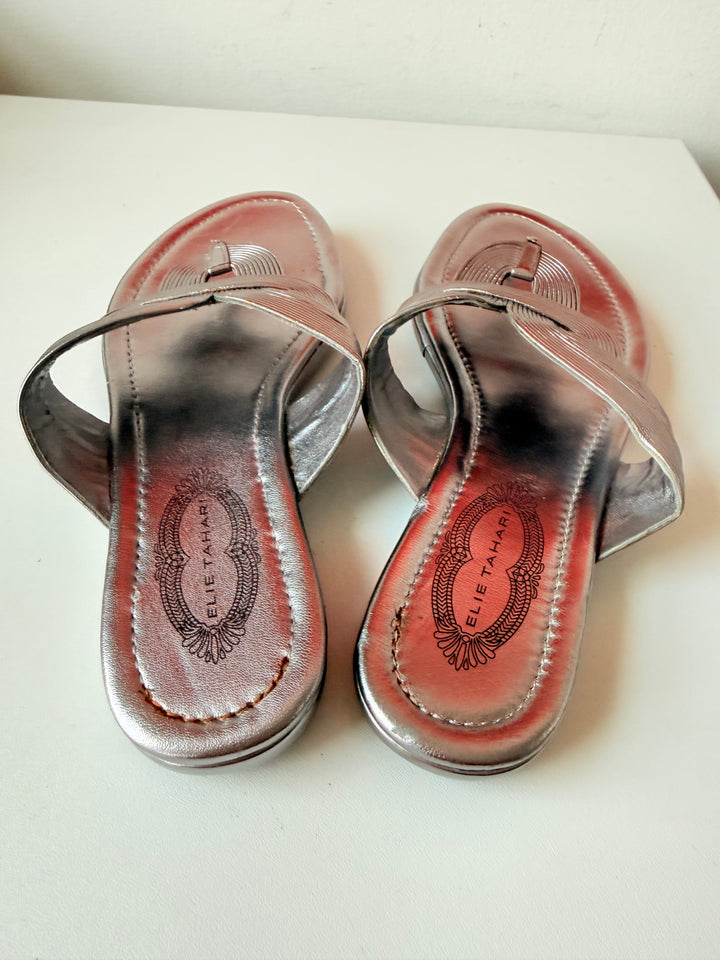 Elite Tahari Laurel Silver Mettalic Thong Sandals Size 38.5