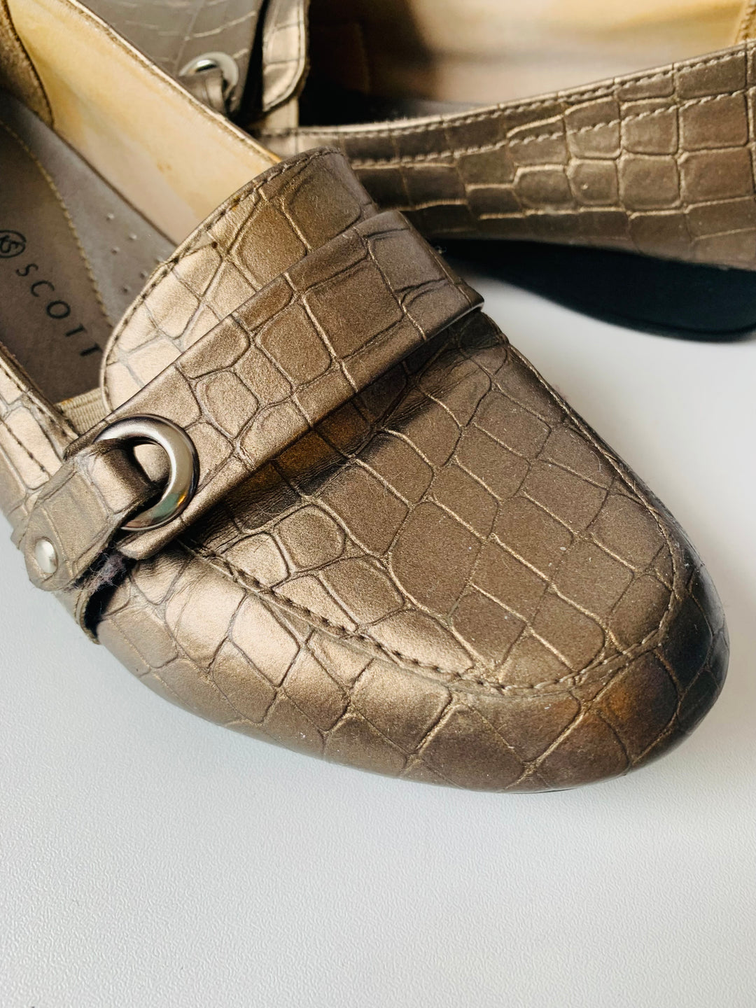 Karen Scott Gold Metallic Croc Embossed Slip On Shoes Size 7
