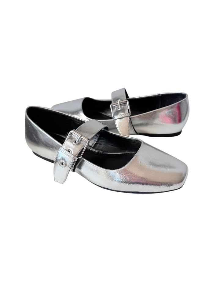 DV by Dolce Vita Millie Silver Mettalic Buckled Ballet Flats Size 7 New