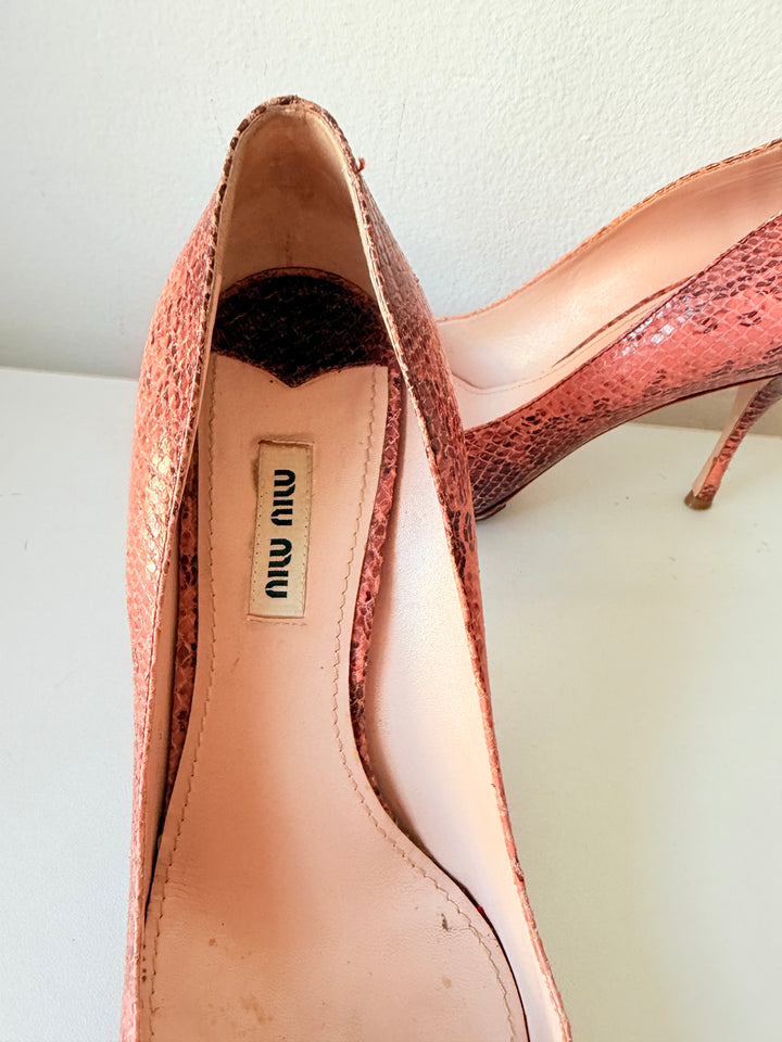 Miu Miu Ayers Pink Camellia Snakeskin Pointed Toe Pumps Size 38