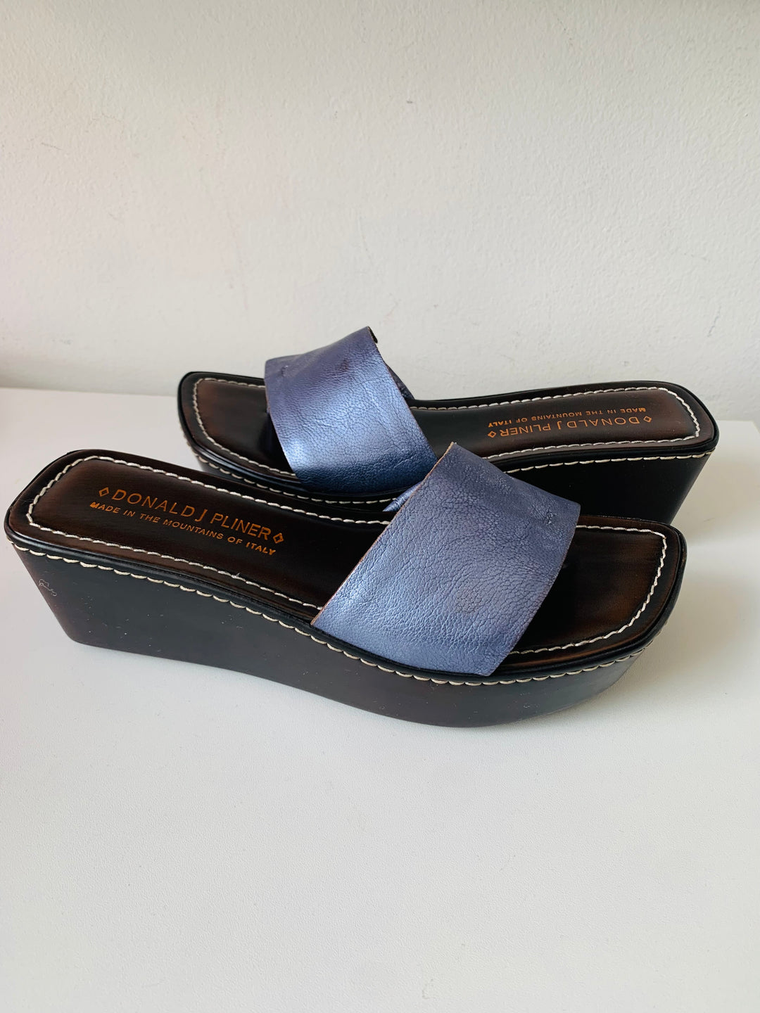 Donald Pliner Blue Metallic Leather Strao Wonens Sandals Size 8