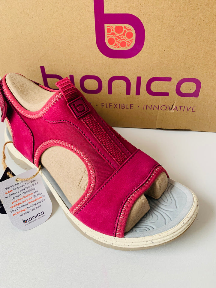 Bionica Niagra Magenta Sandal Size 7 New in Box