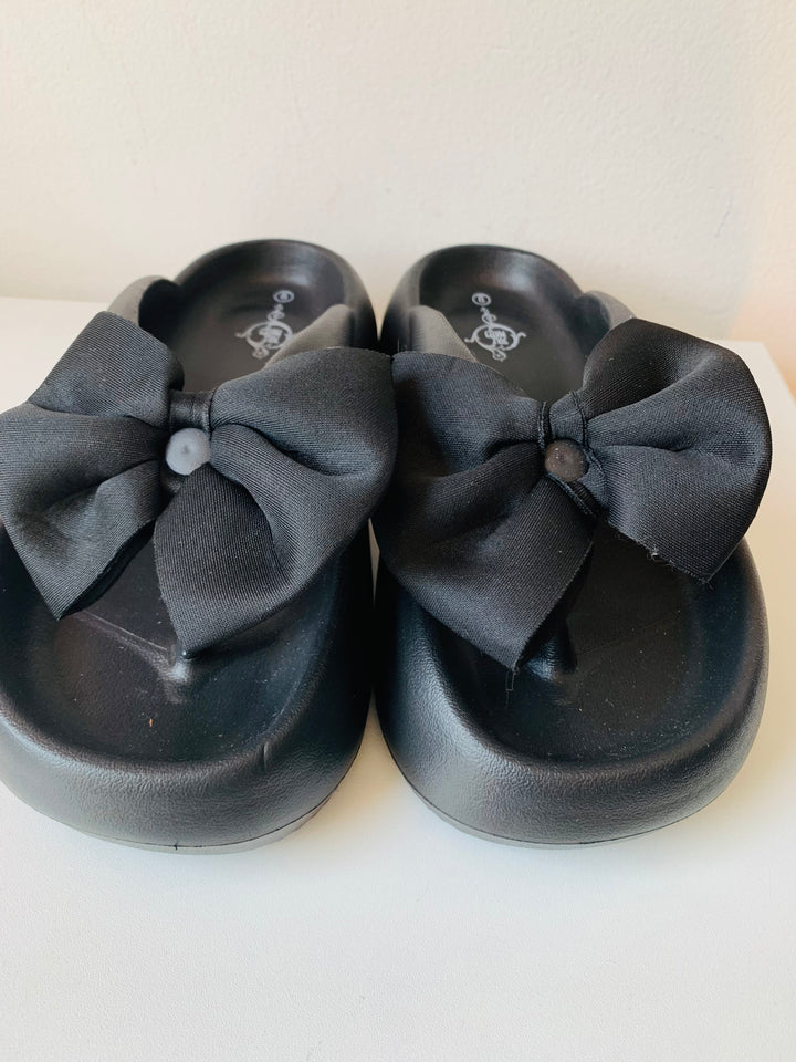 Sole Mates Black Rubber Bow Sandal/Flip Flops Size 9