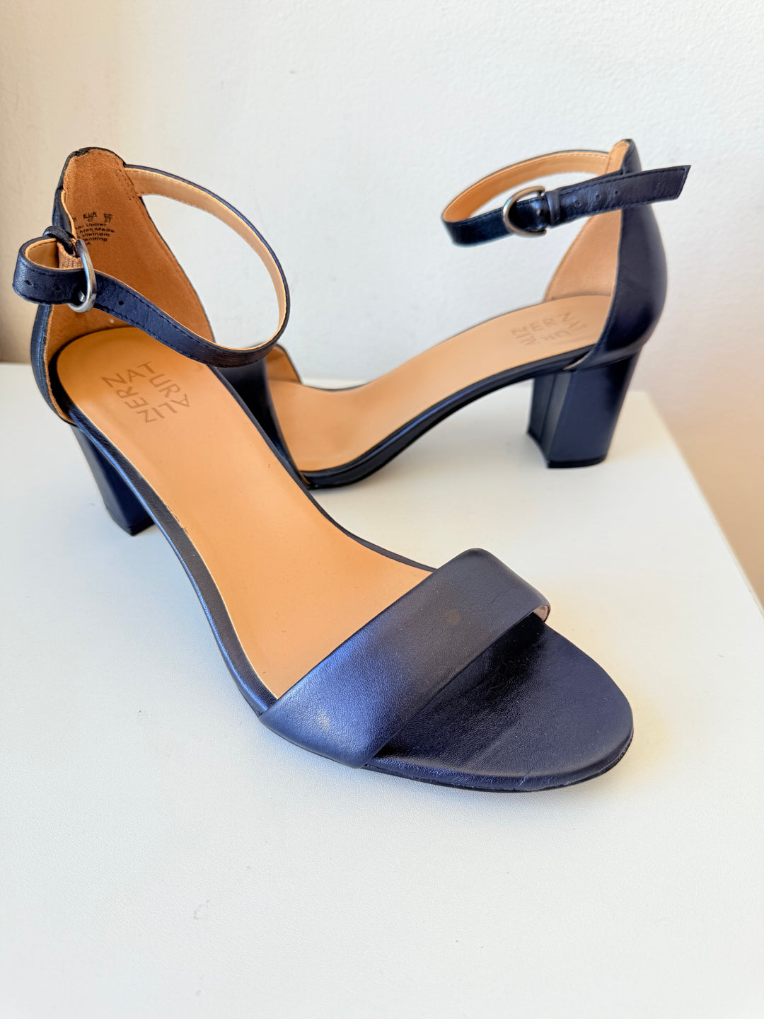 Naturalizer Blue Metallic Sandals Size 10