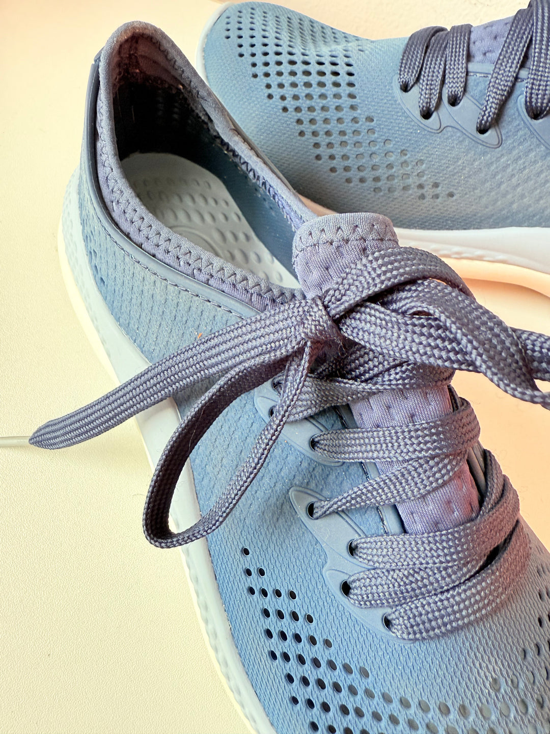 Croc’s LiteRide 360 Pacer Sneakers In Blue & Grey Size 8 Women’s