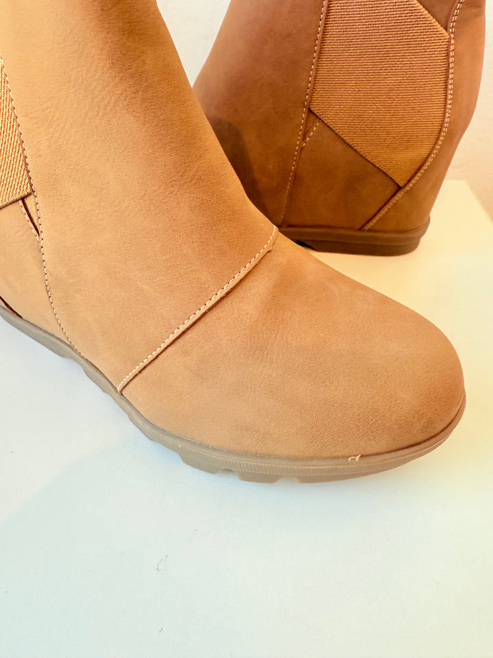 Athlefit Chelsea Style Wedge Booties In Vegan Brown Leather Size 10 NWT
