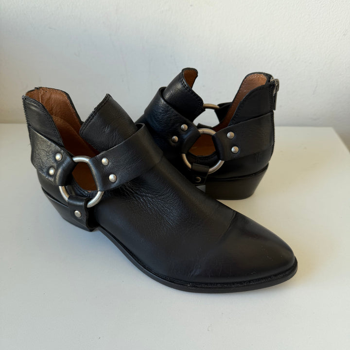 Frye Black Leather Ray Harness Back Zip Booties Size 7