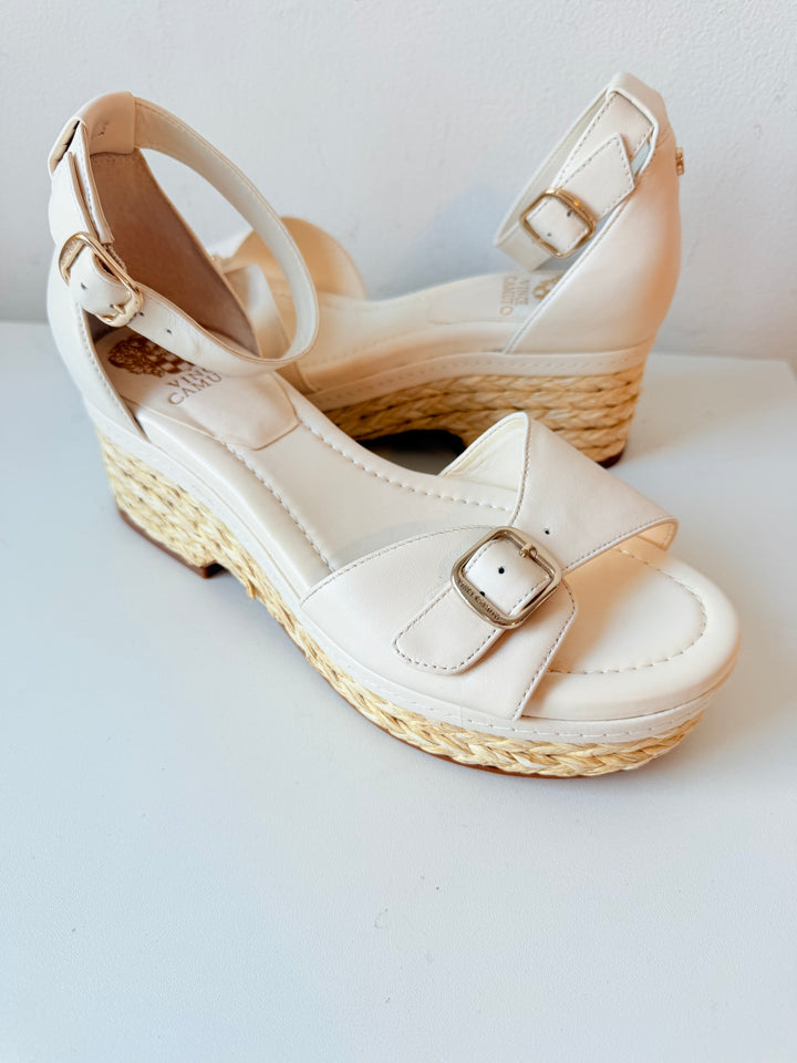 Vince Camuto Meterry Espadrille Sandals in Coconut Cream Size 9.5  Wide