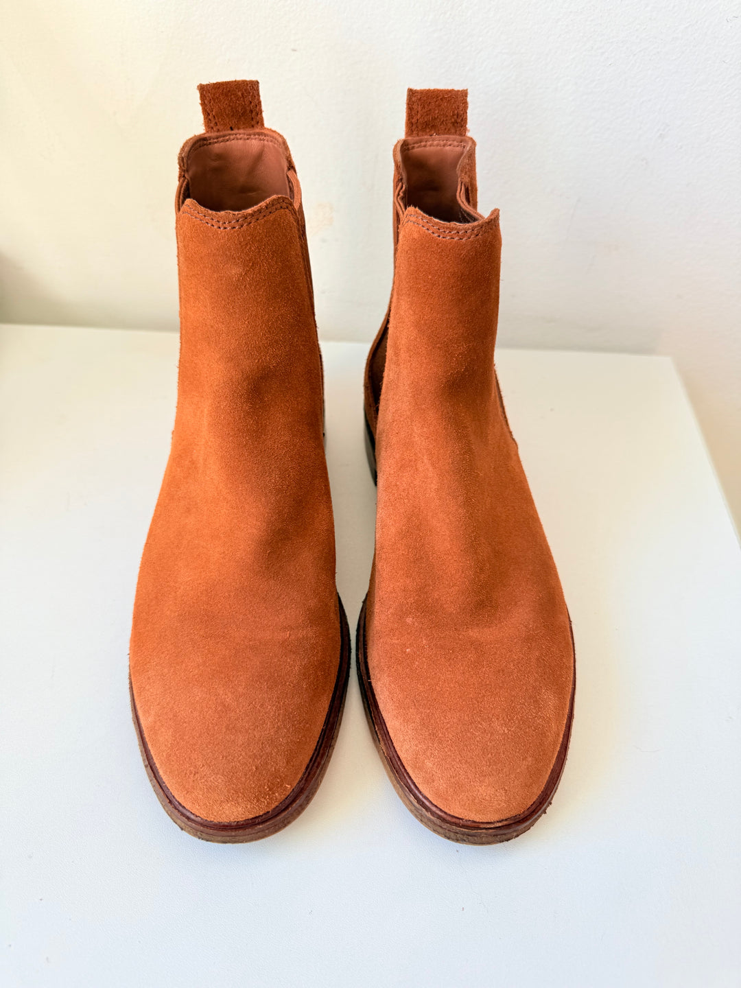 Clark’s Clarkdale Arlo Chelsea Boots In Tobacco/Tan Suede Size 8