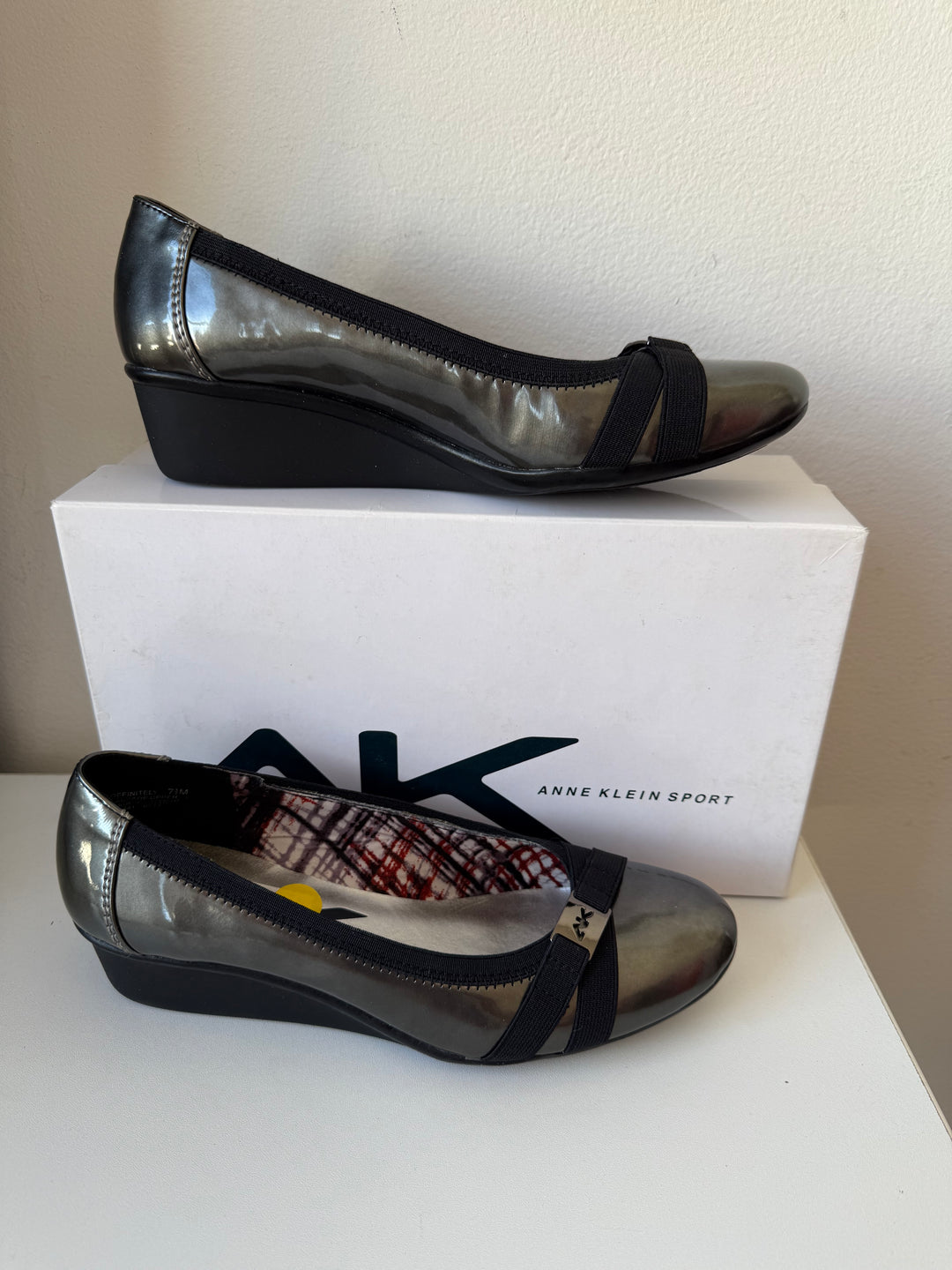 Anne Klein Definitely Pewter Black Wedge Pumps Size 7.5