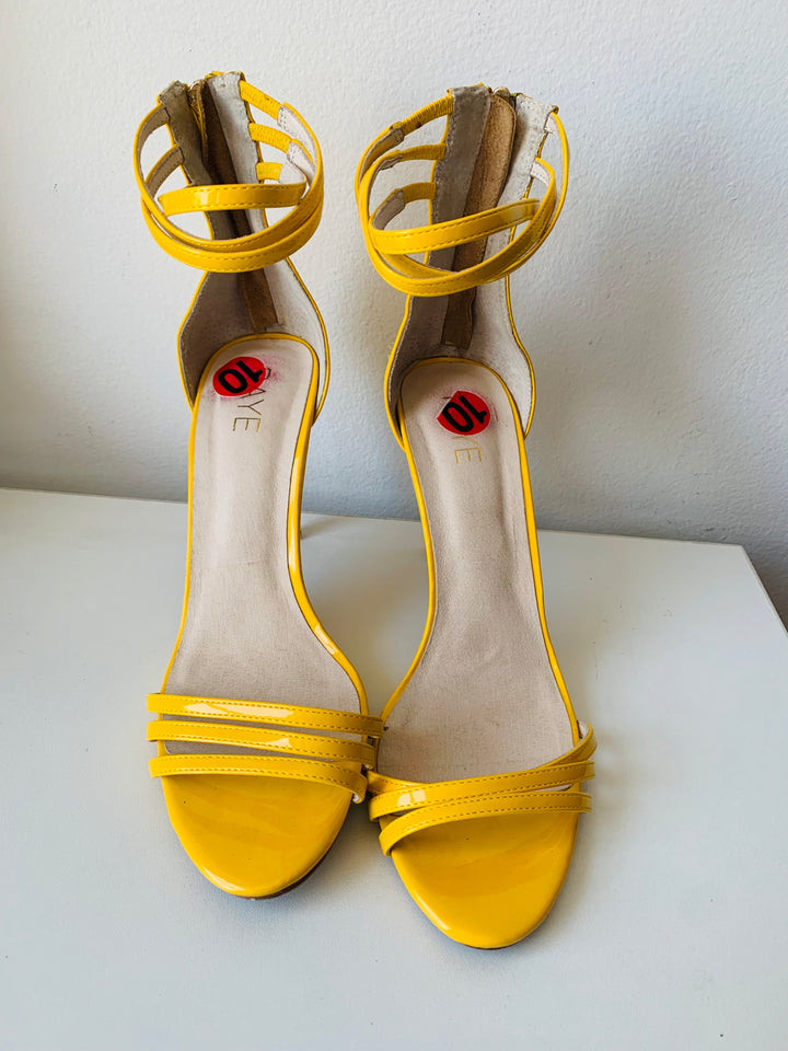 RAYE Yellow Patent Strappy Sandal Pump Size 10