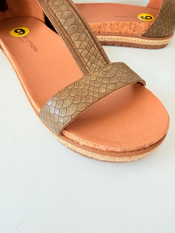 Adrianne Vitadini T Strap Green Brown Snakeskin Embossed  Sandals Size 9
