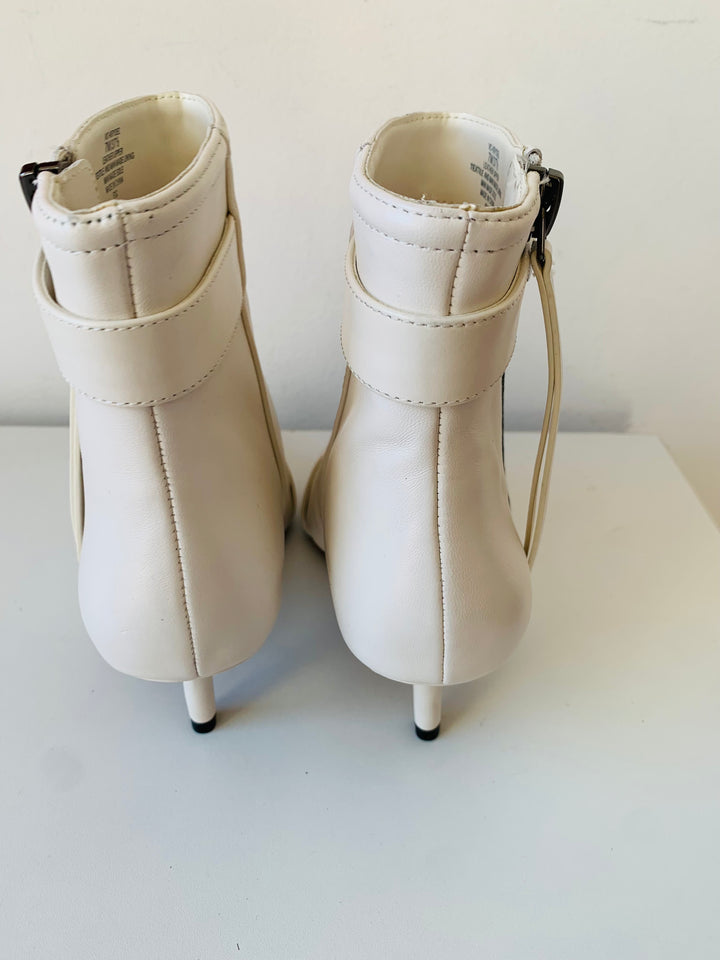 Vince Camuto Women’s Krydel Kitten Heel White Leather Ankle Bootie Size 7