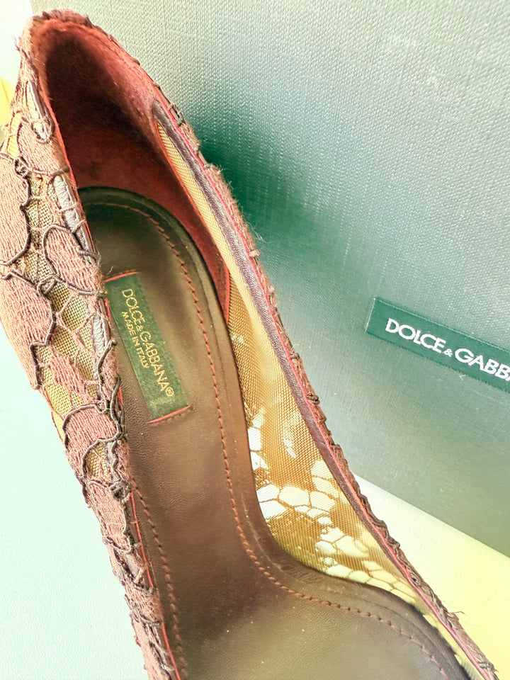 Dolce & Gabbana Taormina Burgundy Lace Pumps With Swarovski Crystal Brooch Detailing  Size 41