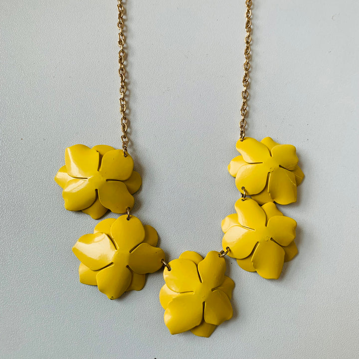 Signature NYC Necklace & Pierced Earring Set NWT in Yellow