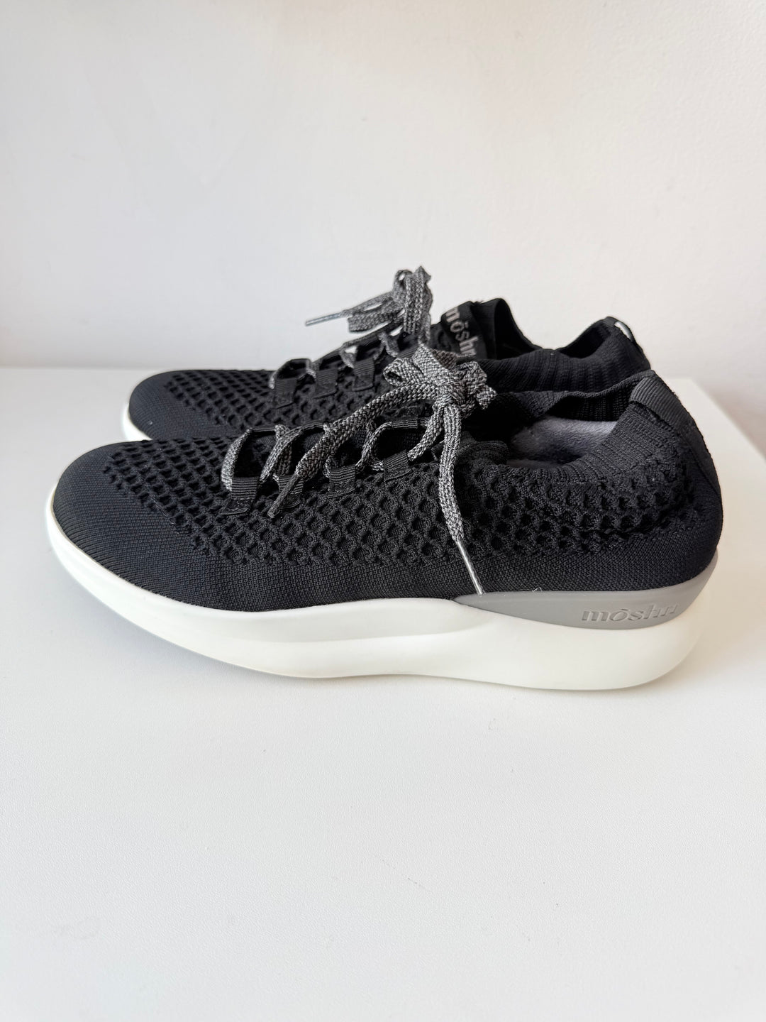 Moshn By Klogs Vigor Rocker Bottom Athletic Sneakers Size 9 In Black