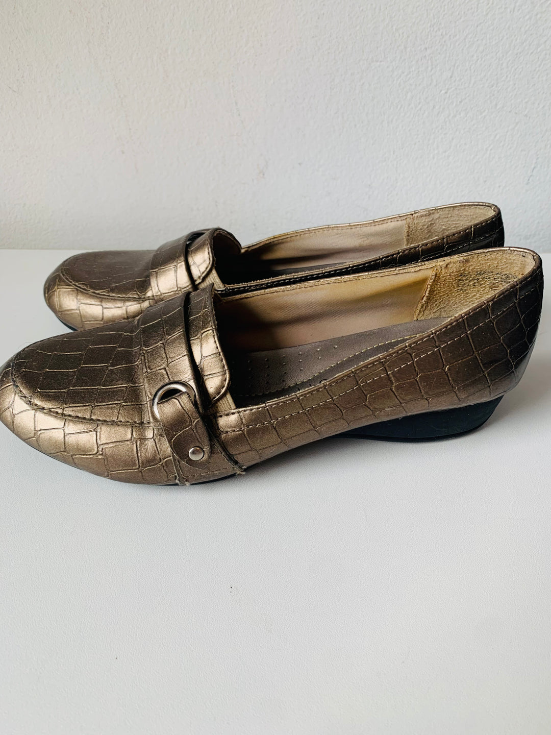 Karen Scott Gold Metallic Croc Embossed Slip On Shoes Size 7