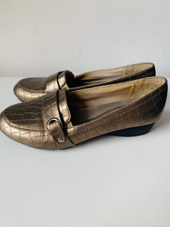 Karen Scott Gold Metallic Croc Embossed Slip On Shoes Size 7