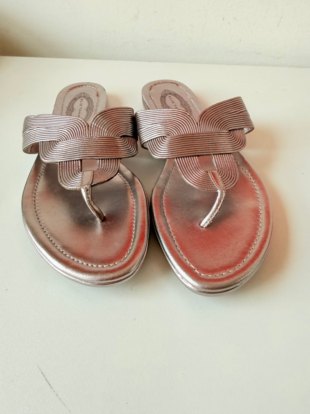 Elite Tahari Laurel Silver Mettalic Thong Sandals Size 38.5